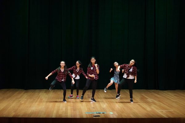 Fine momentum kpop dance class students performing on stage