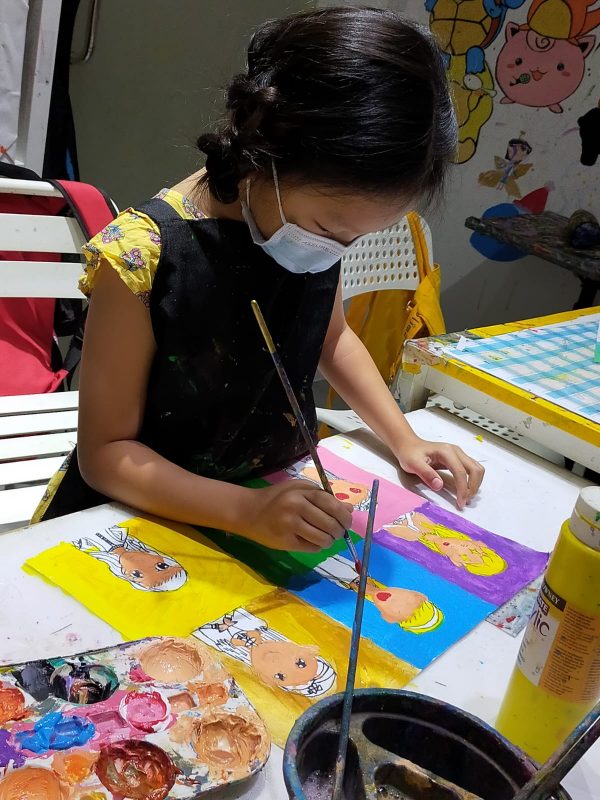 Fine momentum art class student doing arts and craft