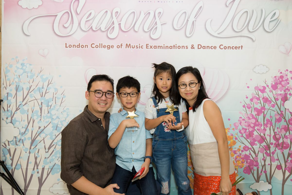Fine momentum music class students with parents at concert