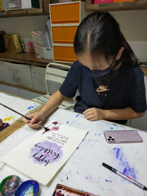 Fine momentum art class student doing arts and craft