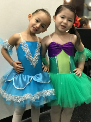 Fine momentum dance class students