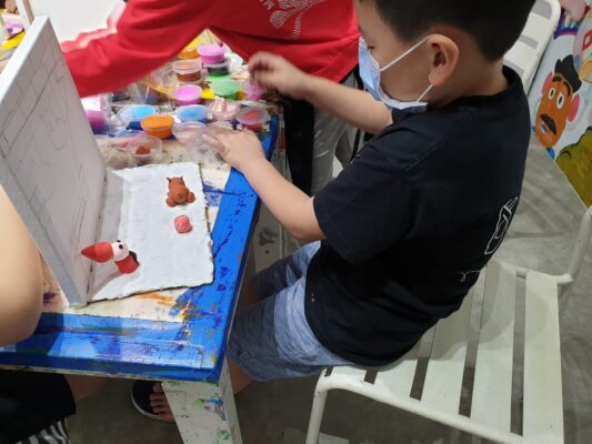Fine momentum art class student doing arts and craft