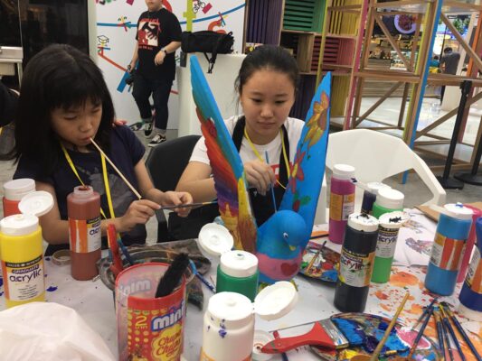 Fine momentum art class students doing arts and craft