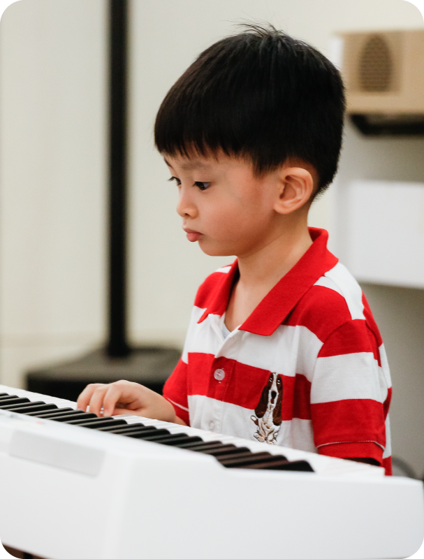 Fine momentum piano lesson for kids student playing the piano