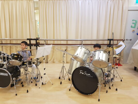 Fine momentum drum classes for kids student playing the drums