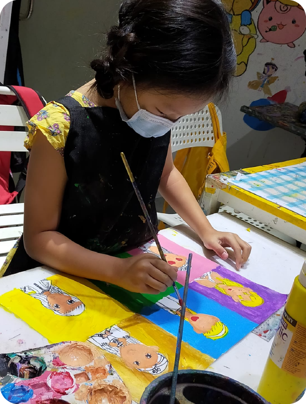 Fine momentum art class students doing arts and craft