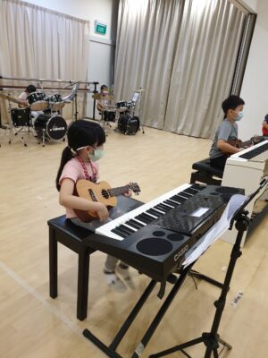Fine momentum music class for kids students